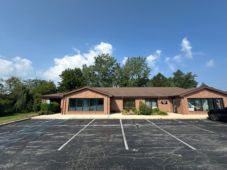 More Photos Of 7779 E Ridgewood Rd, Hobart Office For Lease