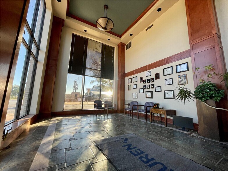More Photos Of 901 S 1st St, Abilene Office For Lease