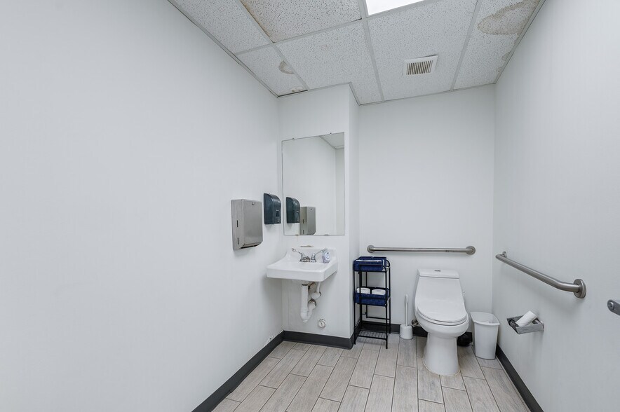 More Photos Of 3339 Fairview St, Pasadena Medical For Lease