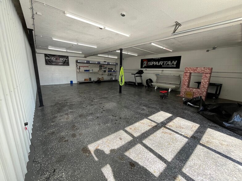 More Photos Of 11 N Center St, Cambridge City Freestanding For Sale