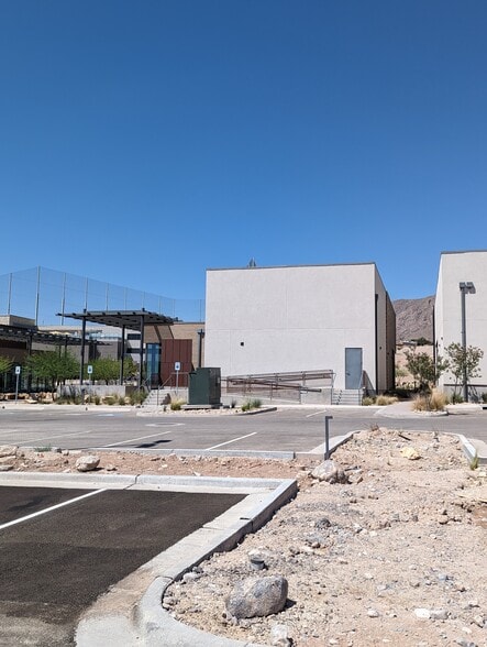 More Photos Of 350 Vin Rambla, El Paso Freestanding For Lease