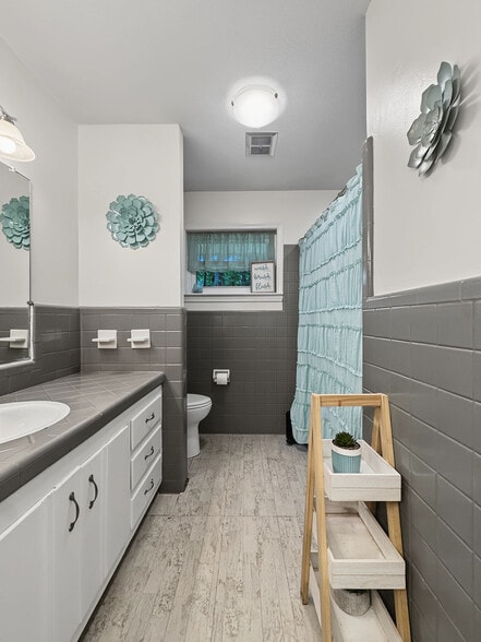 More Photos Of 5602 Highway 69 N, Northport Flex For Sale