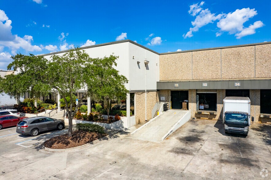 More Photos Of 8314-8326 E Adamo Dr, Tampa Warehouse For Lease