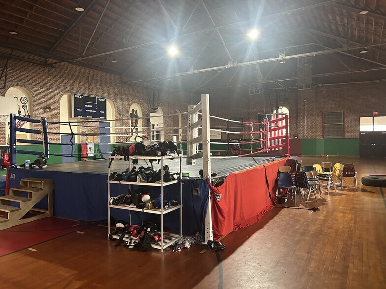 More Photos Of 101 S Prospect St, Crescent City Flex For Sale