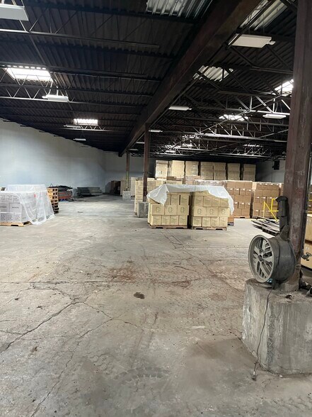 More Photos Of 12 Lehigh St, Providence Service For Lease