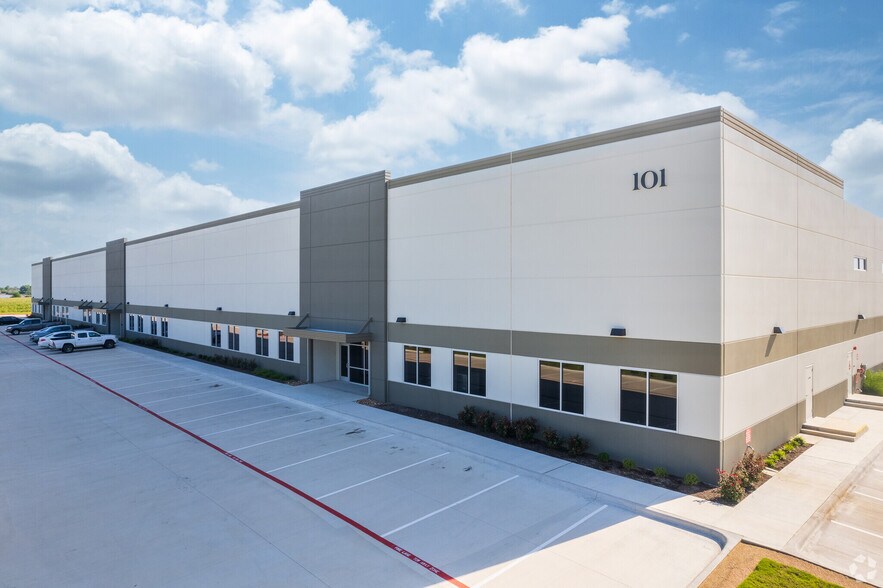 More Photos Of 117 Tk Industrial Blvd, Hutto Distribution For Lease