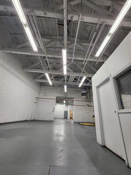 More Photos Of 100 Business St, Hyde Park Unknown For Lease