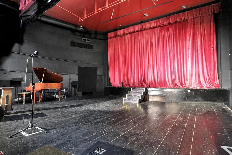 More Photos Of 111 S Walnut St, Edinburgh Theater Concert Hall For Sale
