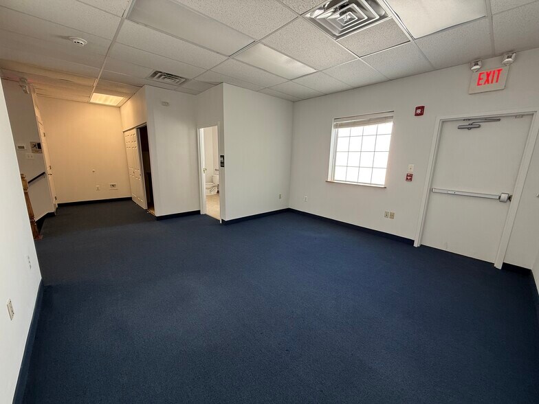 More Photos Of 963 Street Rd, Southampton Medical For Lease