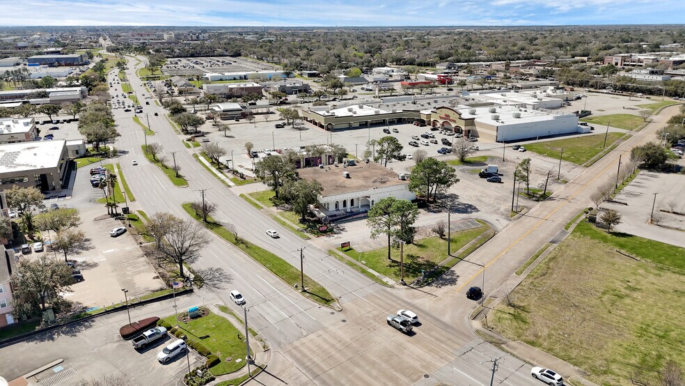 More Photos Of 1055 Bay Area Blvd, Houston Restaurant For Sale