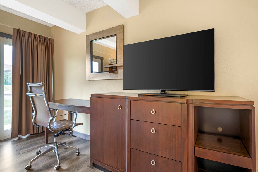 More Photos Of 250 W Church St, Mishicot Hotel For Sale
