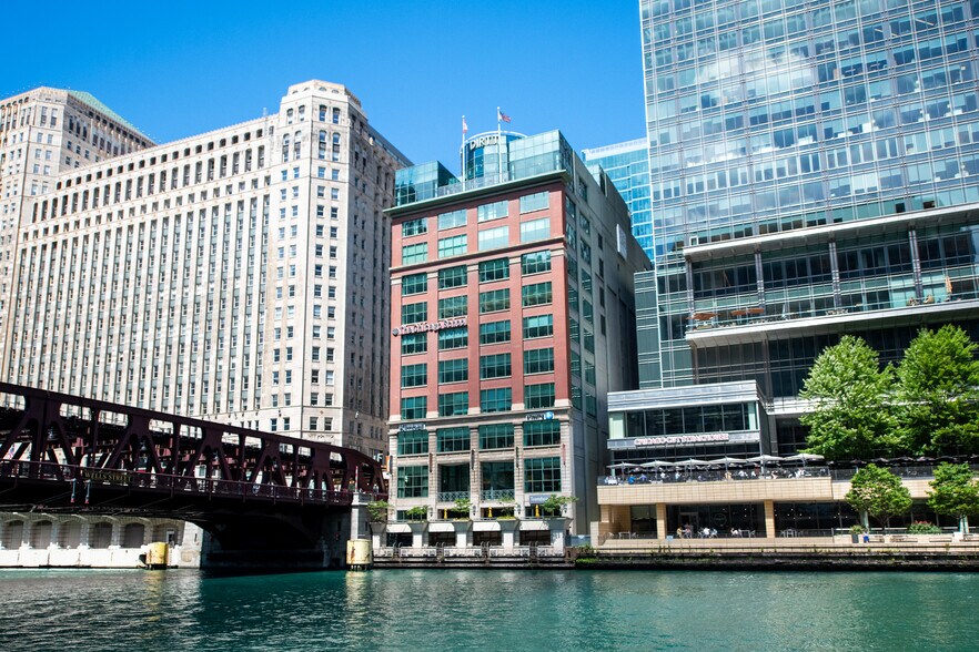 More Photos Of 325 N Wells St, Chicago Office For Lease