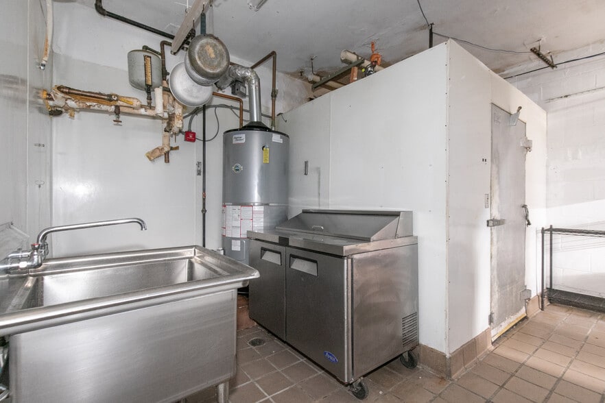 More Photos Of 4245 Austin Blvd, Island Park Restaurant For Sale