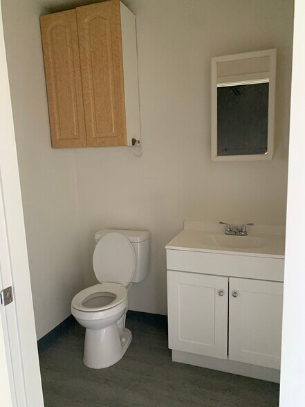 More Photos Of 20371 Prairie St, Chatsworth Manufacturing For Lease