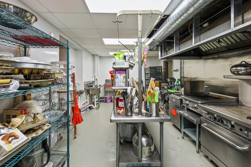 More Photos Of 1701 Pine Ave, Niagara Falls Restaurant For Sale