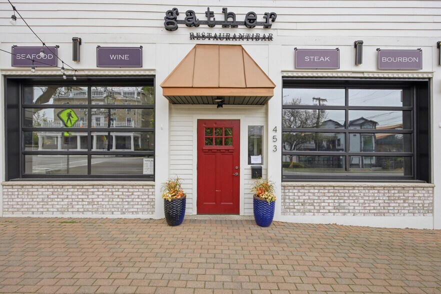 More Photos Of 453 Center St, Lewiston Restaurant For Lease
