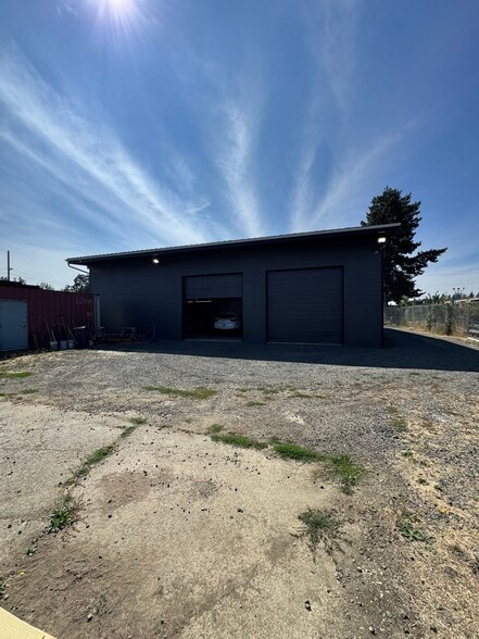 More Photos Of 1351 Wilbur St SE, Salem Warehouse For Sale