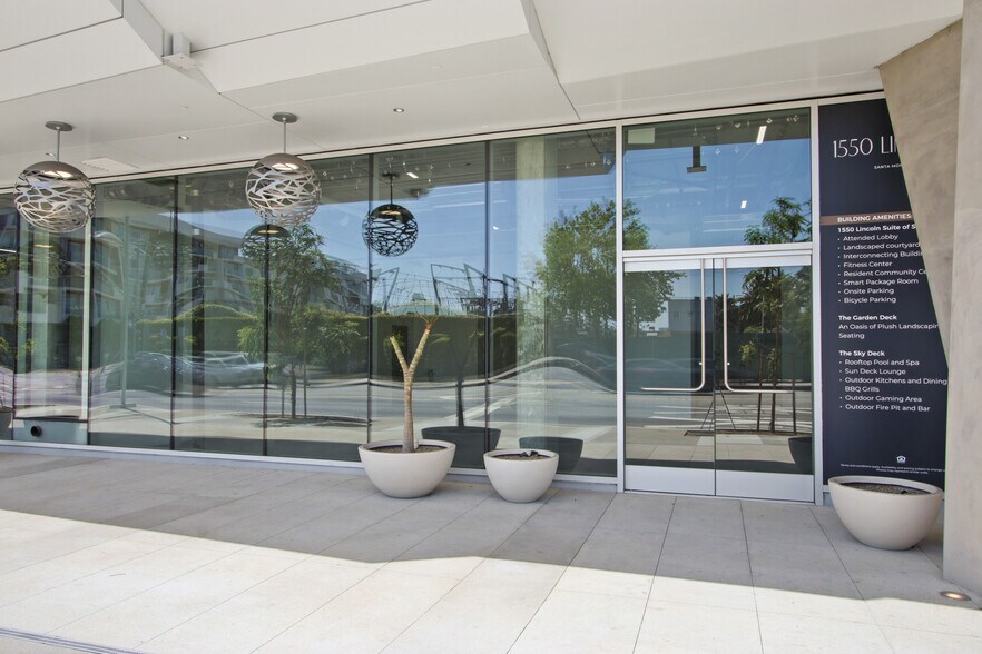 More Photos Of 1550 Lincoln Blvd, Santa Monica Apartments For Lease