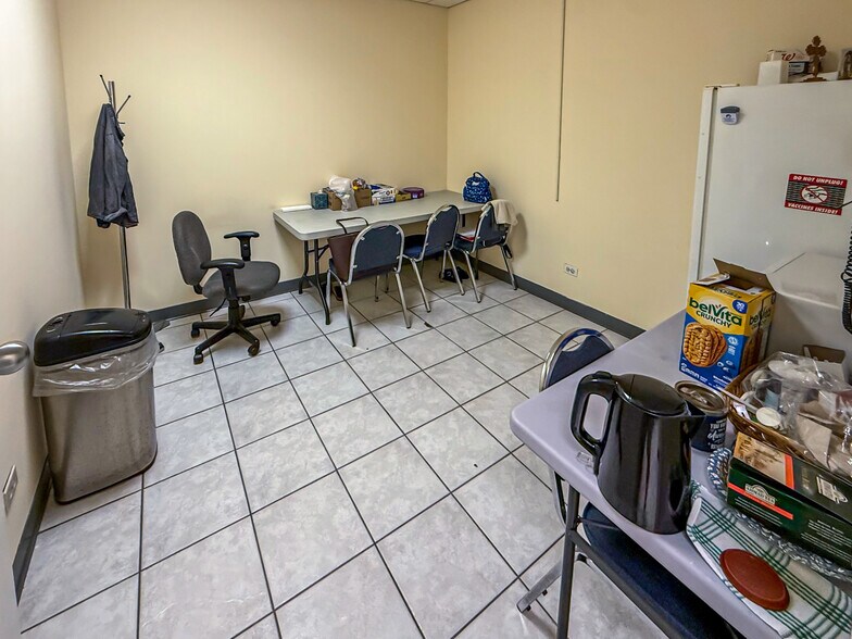 More Photos Of 2653 W Peterson Ave, Chicago General Retail For Sale