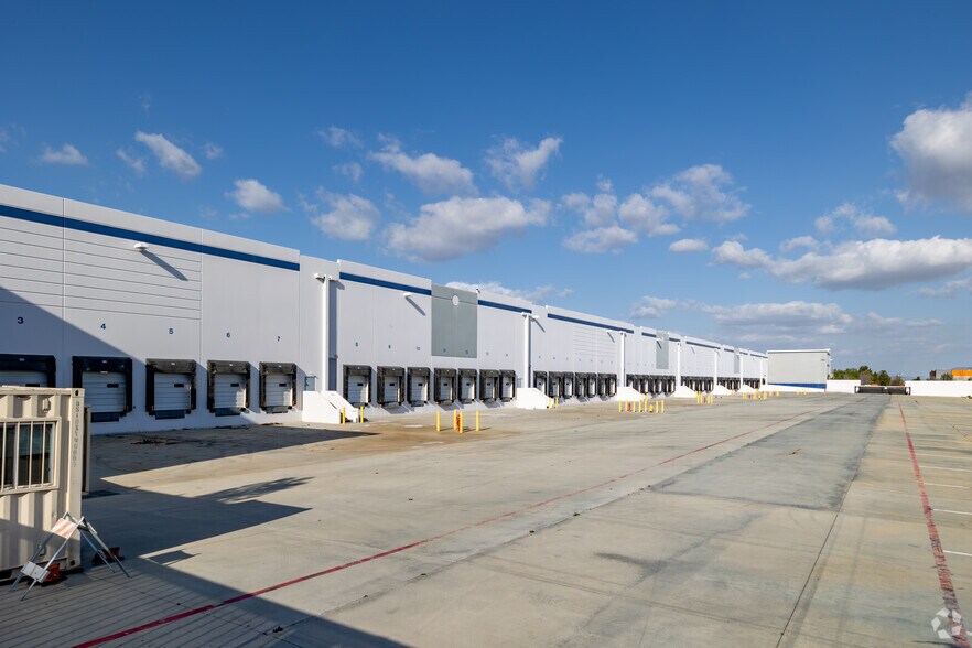 More Photos Of 22705 Newhope St, Moreno Valley Distribution For Lease