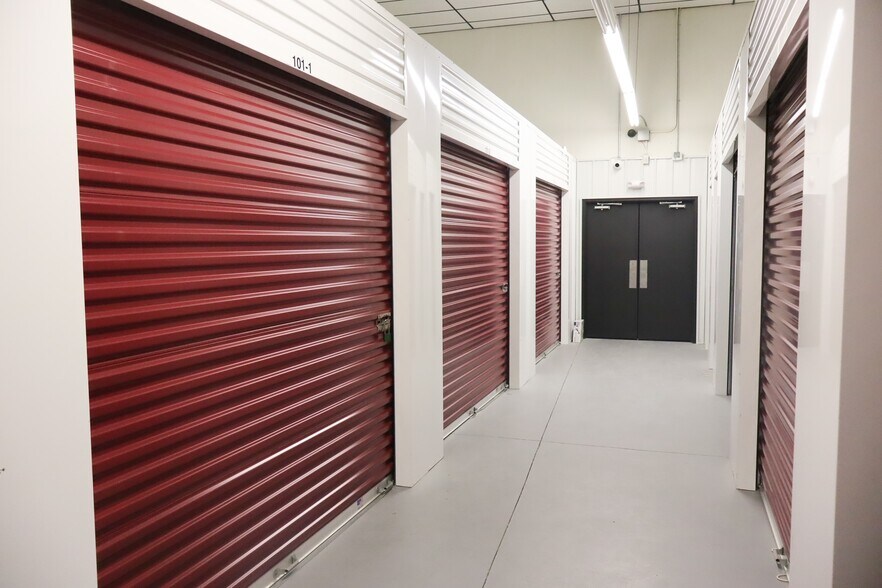 More Photos Of 912 N Dixie Ave, Elizabethtown Self Storage For Sale