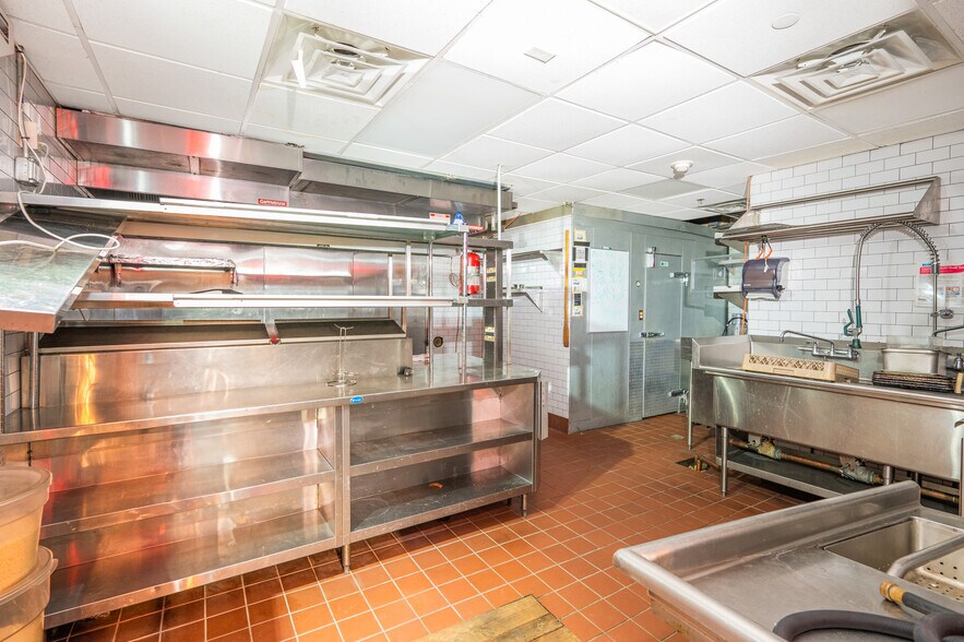 More Photos Of 12 Minthorne St, Staten Island Restaurant For Lease