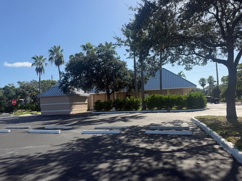 More Photos Of 661 US Highway 1, North Palm Beach Storefront Retail Office For Sale