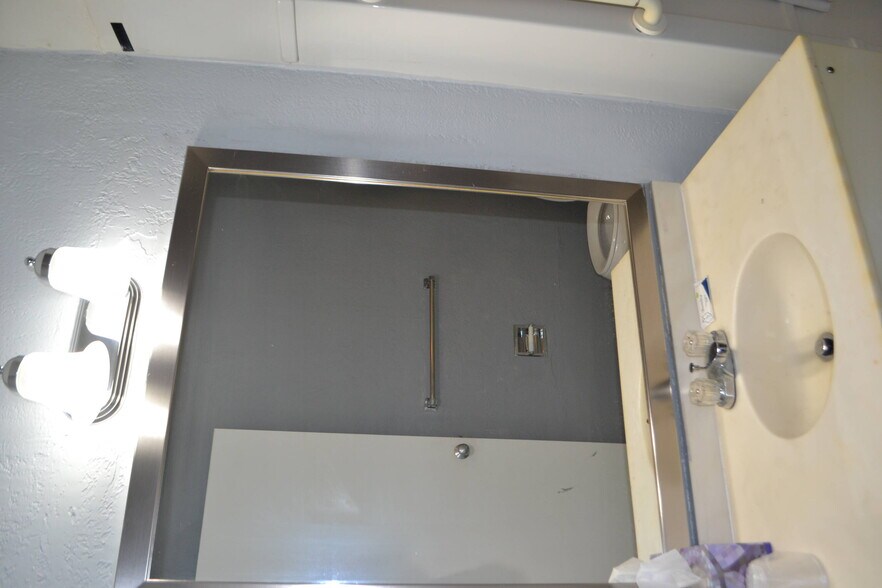 More Photos Of 10885 Harts Rd, Jacksonville Hotel For Sale