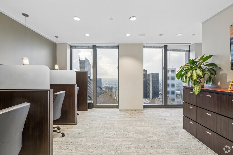More Photos Of 700 Louisiana St, Houston Coworking Space