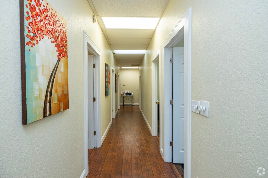 More Photos Of 104-118 E Bloomingdale Ave, Brandon Storefront Retail Office For Lease