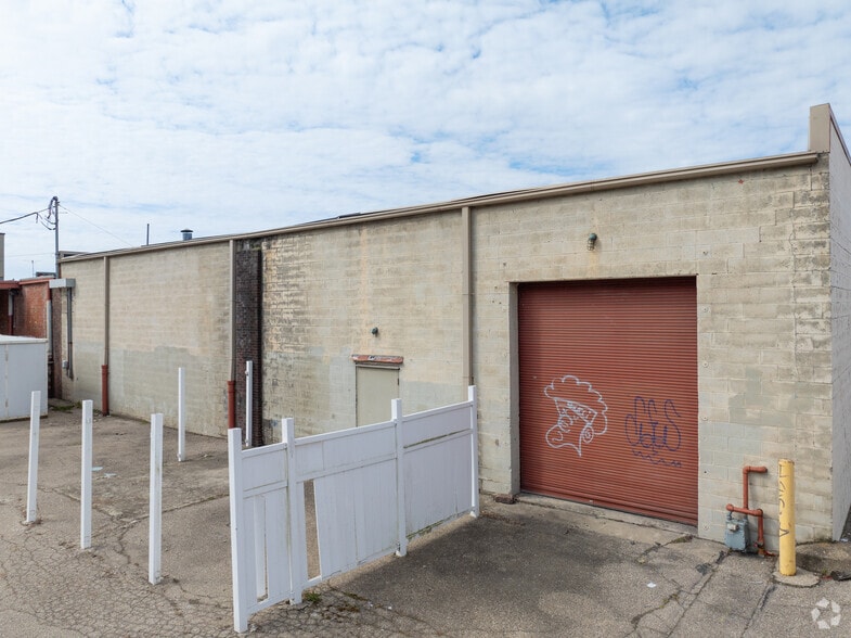 More Photos Of 2250-2600 Dixie Hwy, Hamilton Unknown For Lease