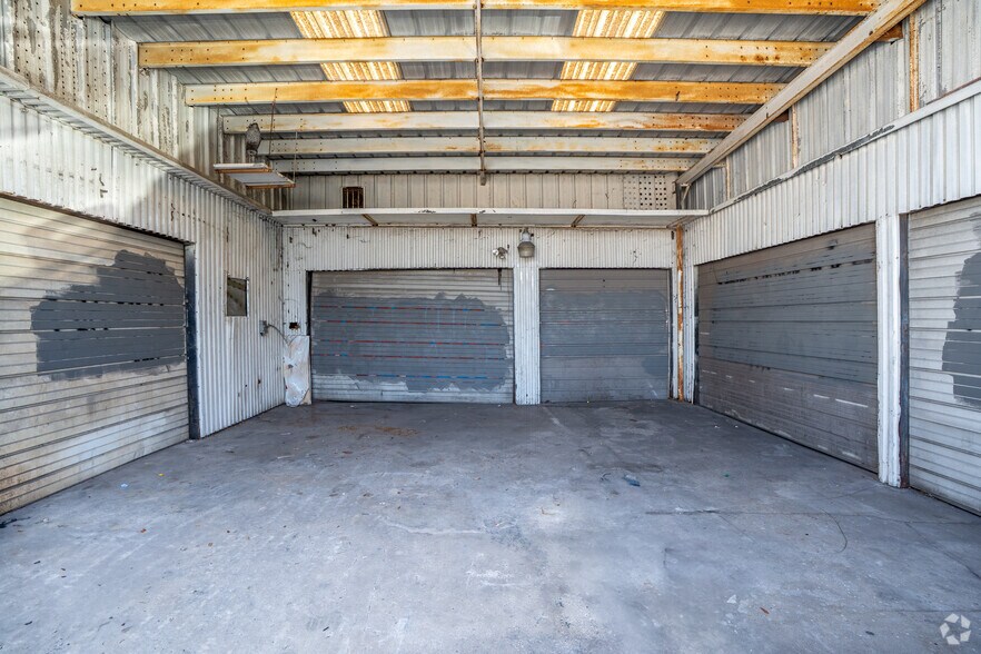 More Photos Of 4542 W Gandy Blvd, Tampa Freestanding For Sale