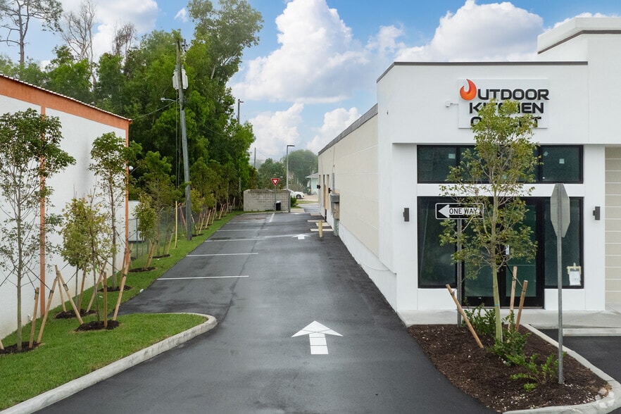 More Photos Of 11222 E Tamiami Trl, Naples Freestanding For Lease