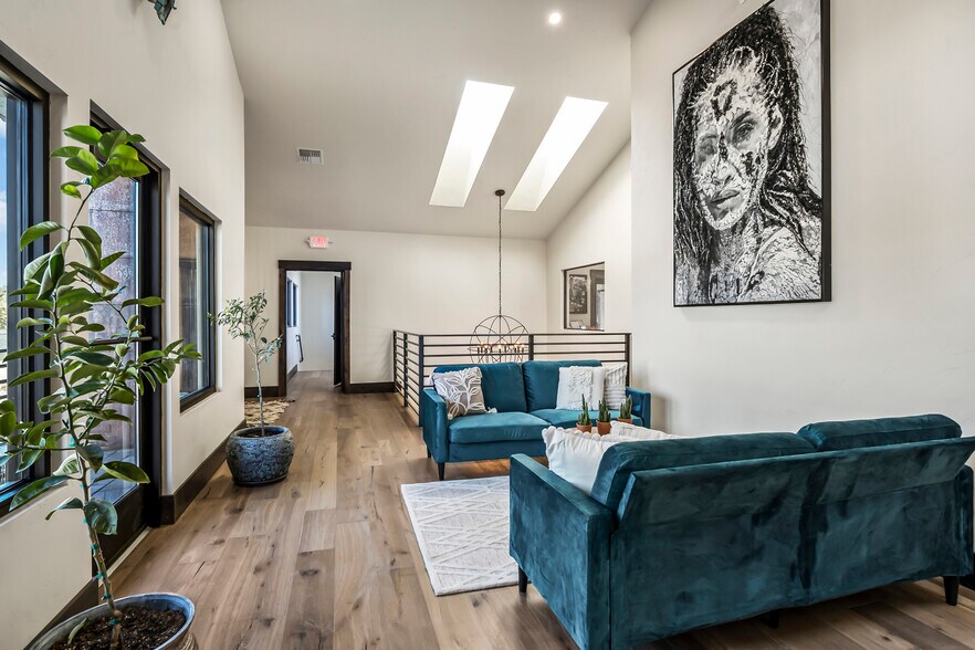 More Photos Of 19885 7th St, Bend Flex For Sale