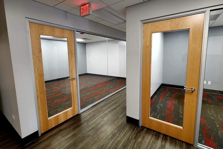 More Photos Of 1180 Atlantic Dr, West Chicago Warehouse For Lease