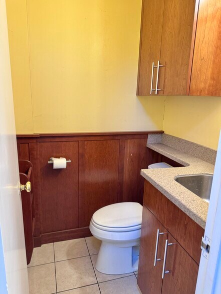 More Photos Of 2570 Leghorn St, Mountain View Flex For Lease