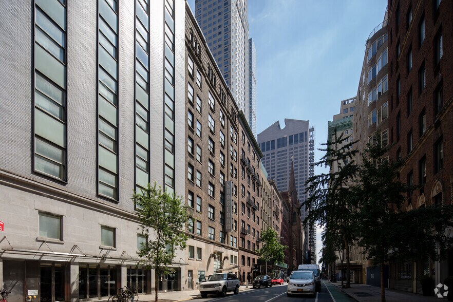 More Photos Of 33 W 55th St, New York Hotel For Lease