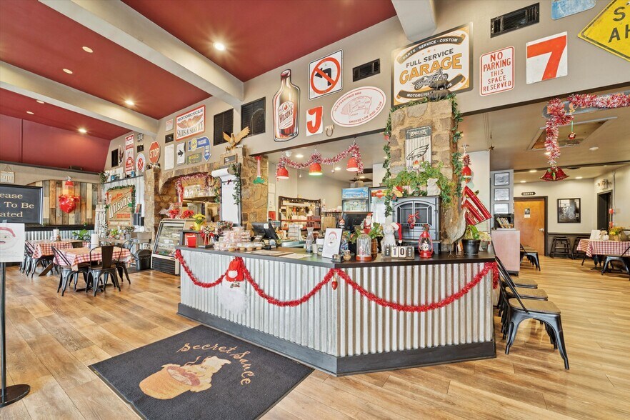 More Photos Of 265 E Township Line Rd, Upper Darby Township Restaurant For Sale