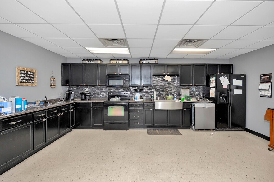 More Photos Of 6594 Old Railroad Bed Rd, Toney Manufacturing For Lease