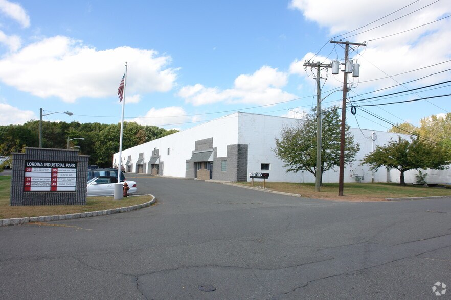 More Photos Of 33-45 Davis St, South Plainfield Warehouse For Lease