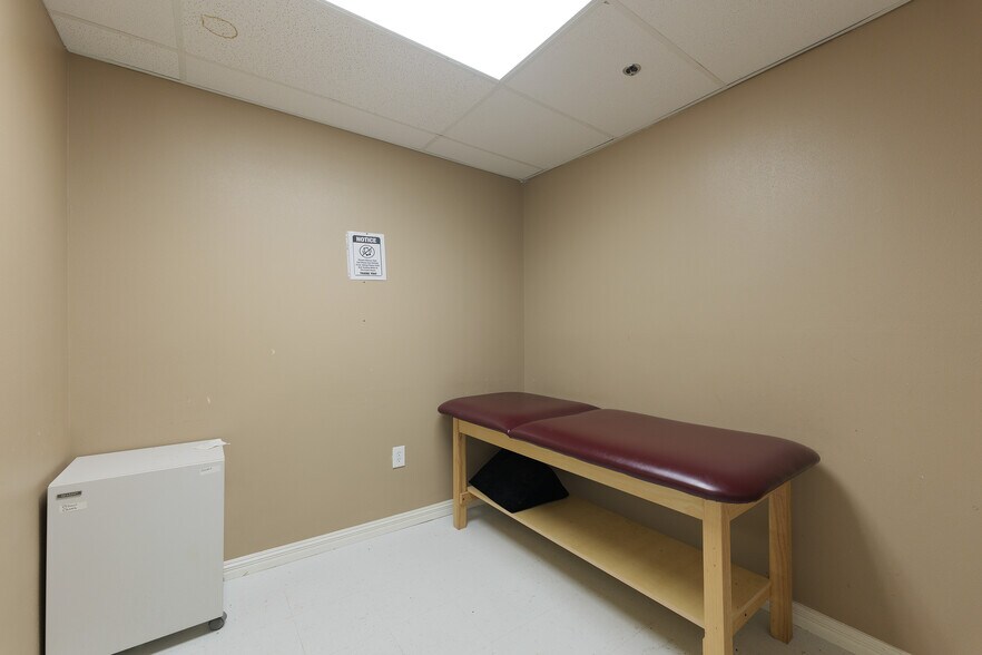 More Photos Of 305 Expressway 83, Mission Medical For Lease