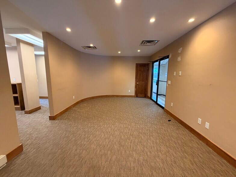 More Photos Of 205 S Mill St, Aspen Storefront For Lease