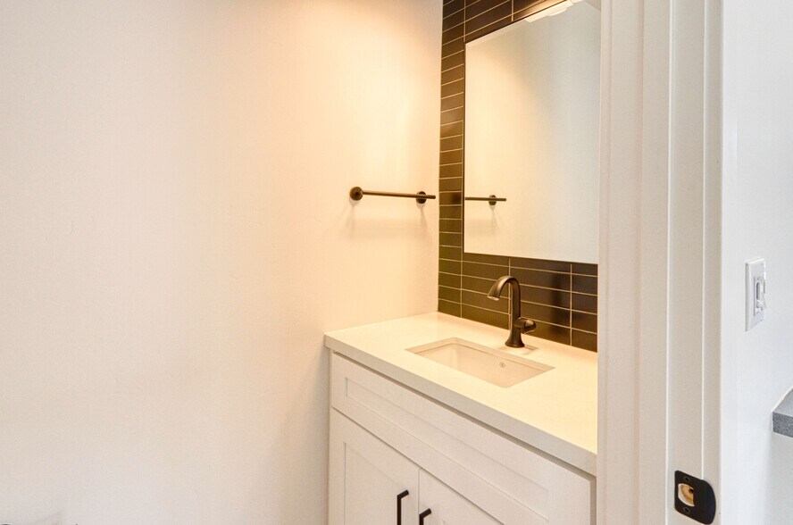 More Photos Of 221 W G St, Encinitas Apartments For Sale