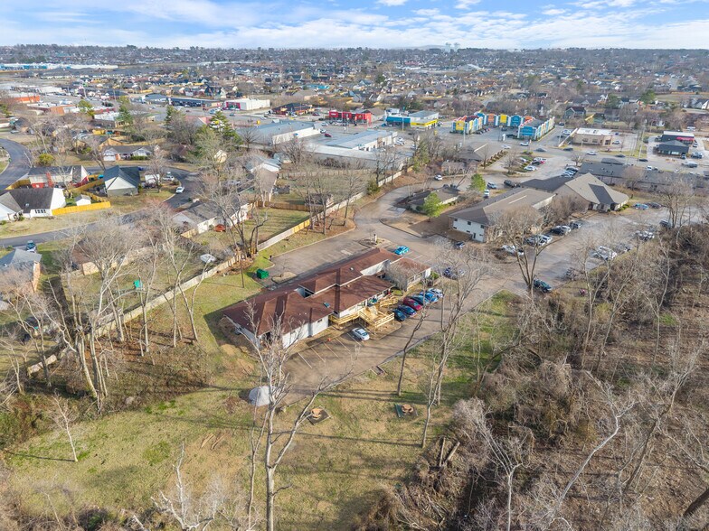 More Photos Of 6 Halsted Cir, Rogers Office For Lease