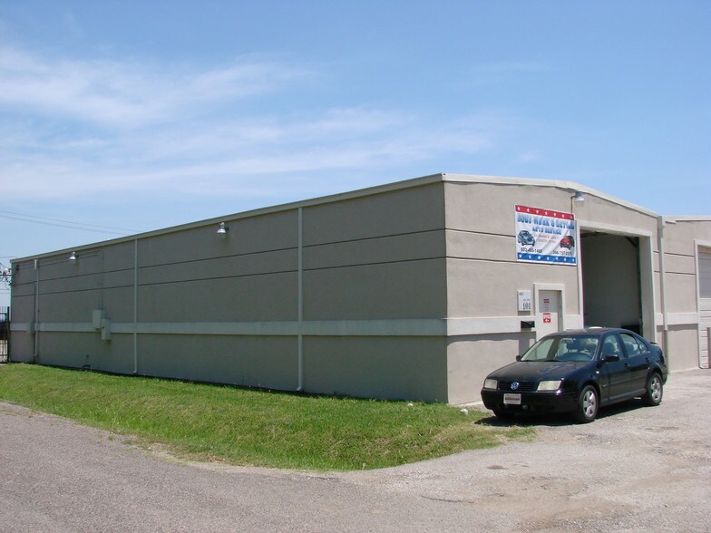 More Photos Of 8301 Braniff St, Houston Warehouse For Lease