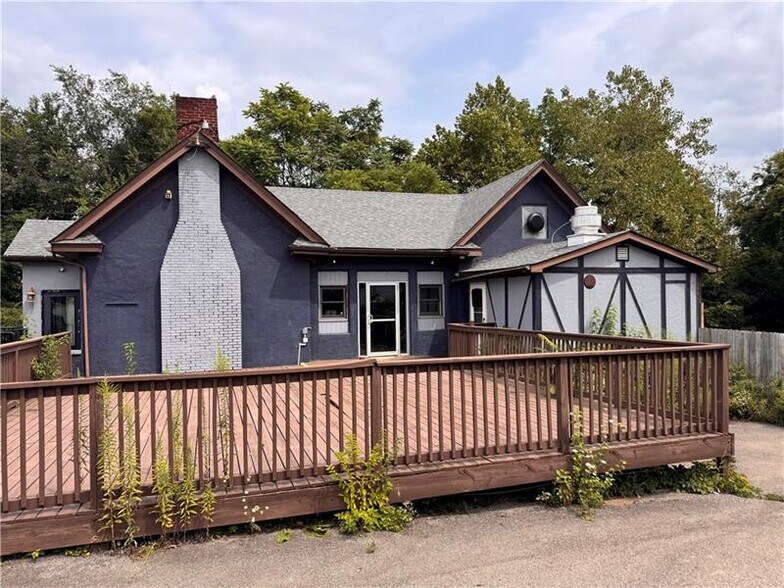 Primary Photo Of 2222 Freeport Rd, New Kensington Storefront For Sale
