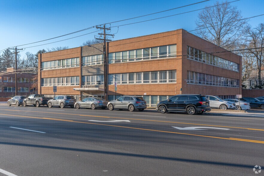 More Photos Of 445 Northern Blvd, Great Neck Unknown For Lease