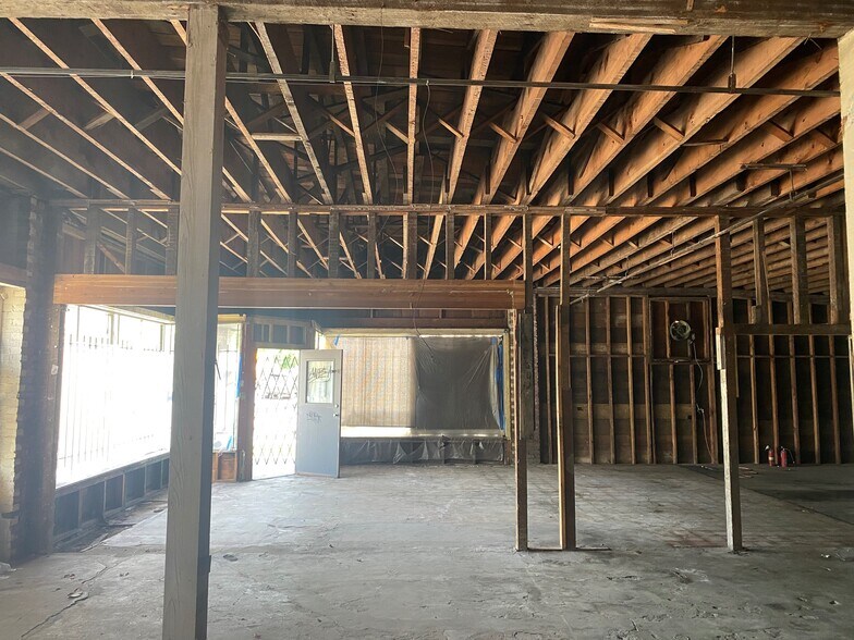 More Photos Of 4040 SE Division St, Portland Warehouse For Sale