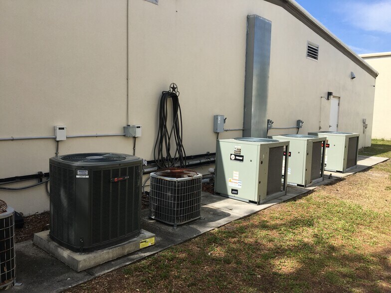 More Photos Of 12320 73rd Ct, Largo Light Manufacturing For Lease