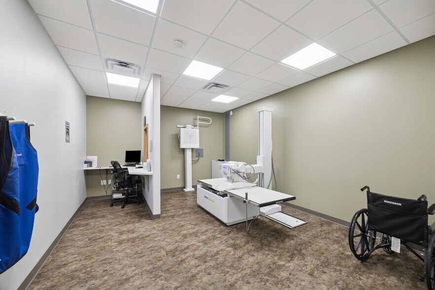 More Photos Of 2455 Highway 6, Sugar Land Freestanding For Lease